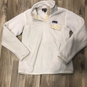 White fleece Patagonia pullover
